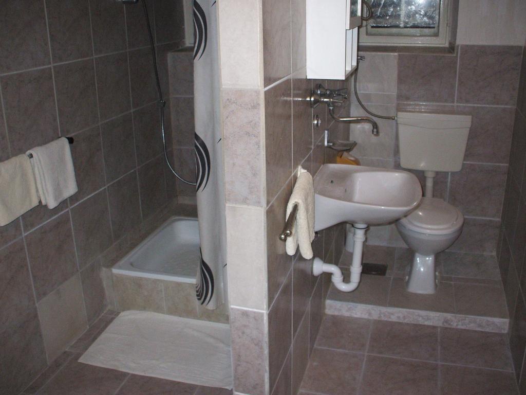 Apartmani Mira Senj  Buitenkant foto