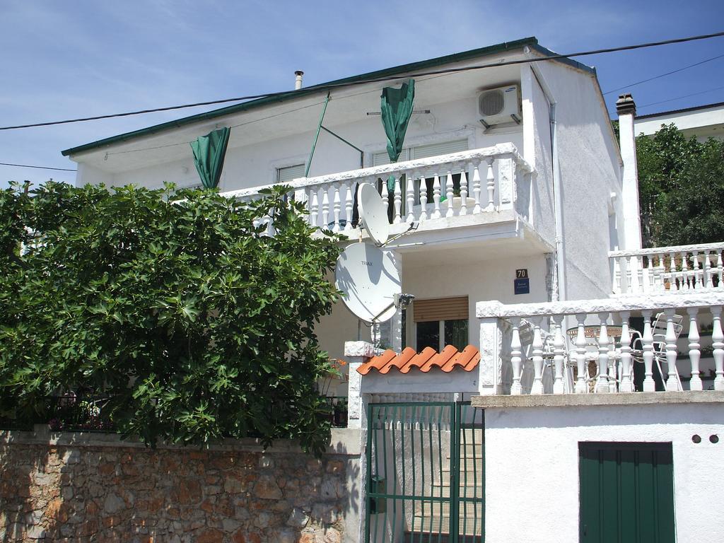 Apartmani Mira Senj  Buitenkant foto