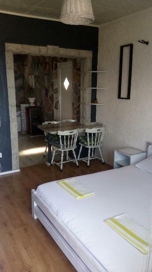 Apartmani Mira Senj  Buitenkant foto