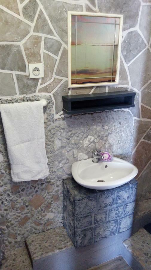 Apartmani Mira Senj  Buitenkant foto