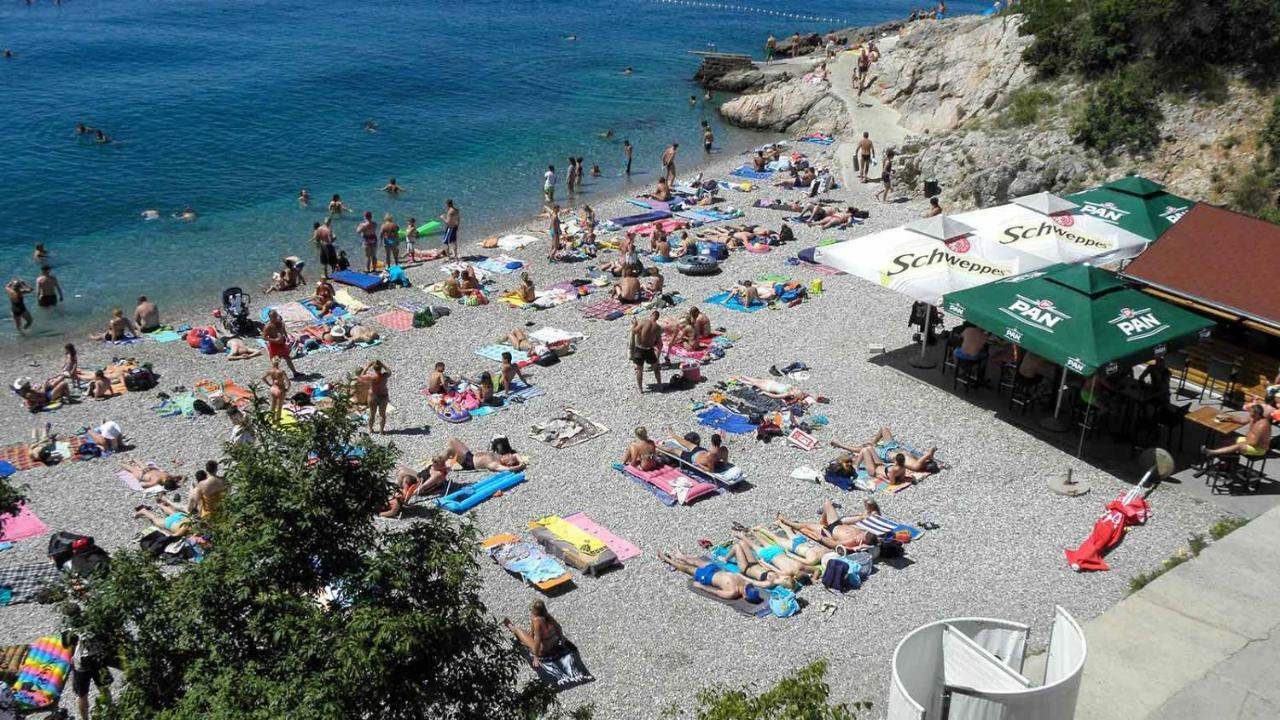 Apartmani Mira Senj  Buitenkant foto